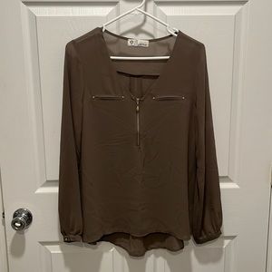 Brown long sleeve top with 3/4 zipper!